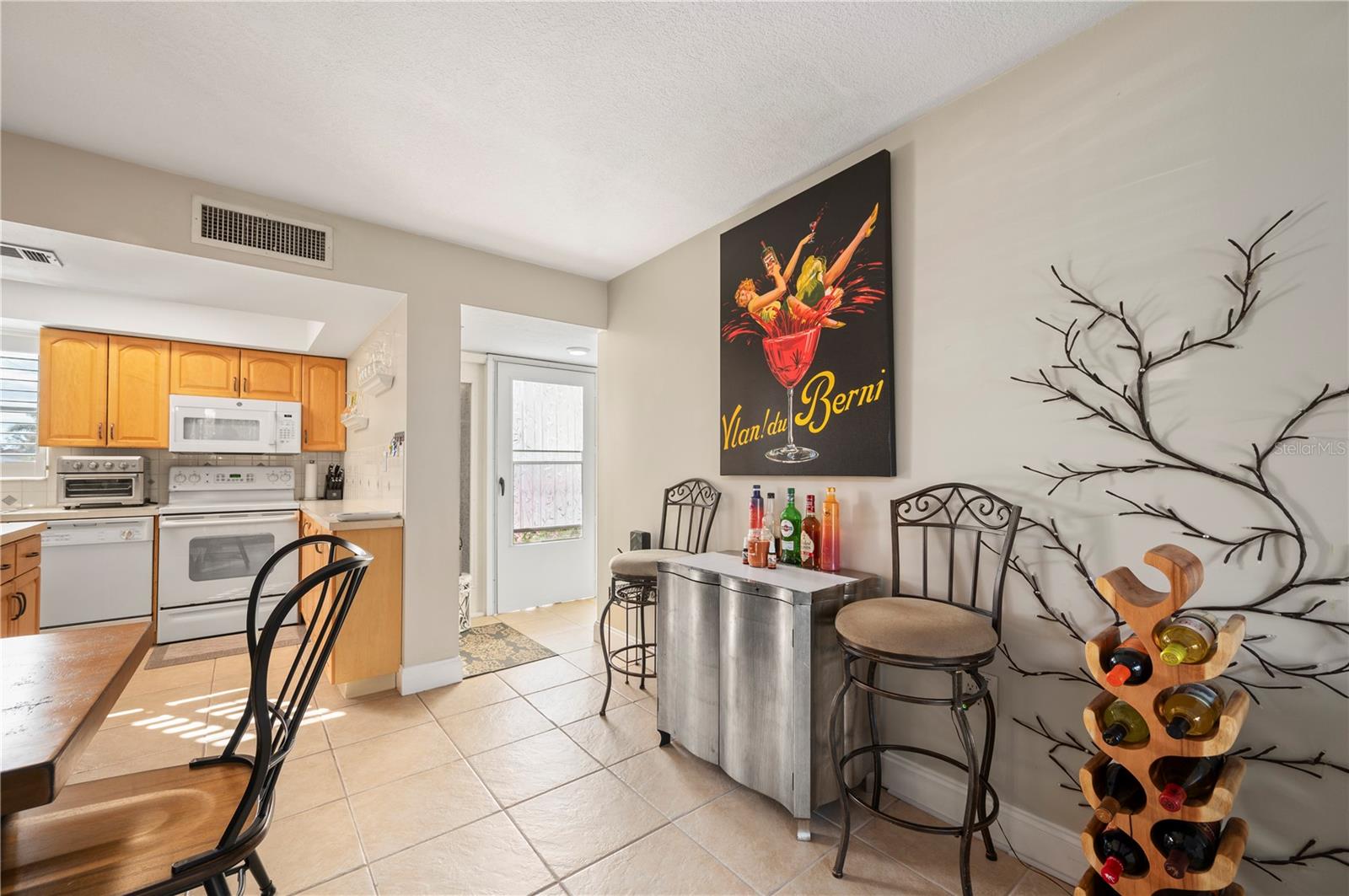 Image 15 of 48 For 311 Garvin Street 301b