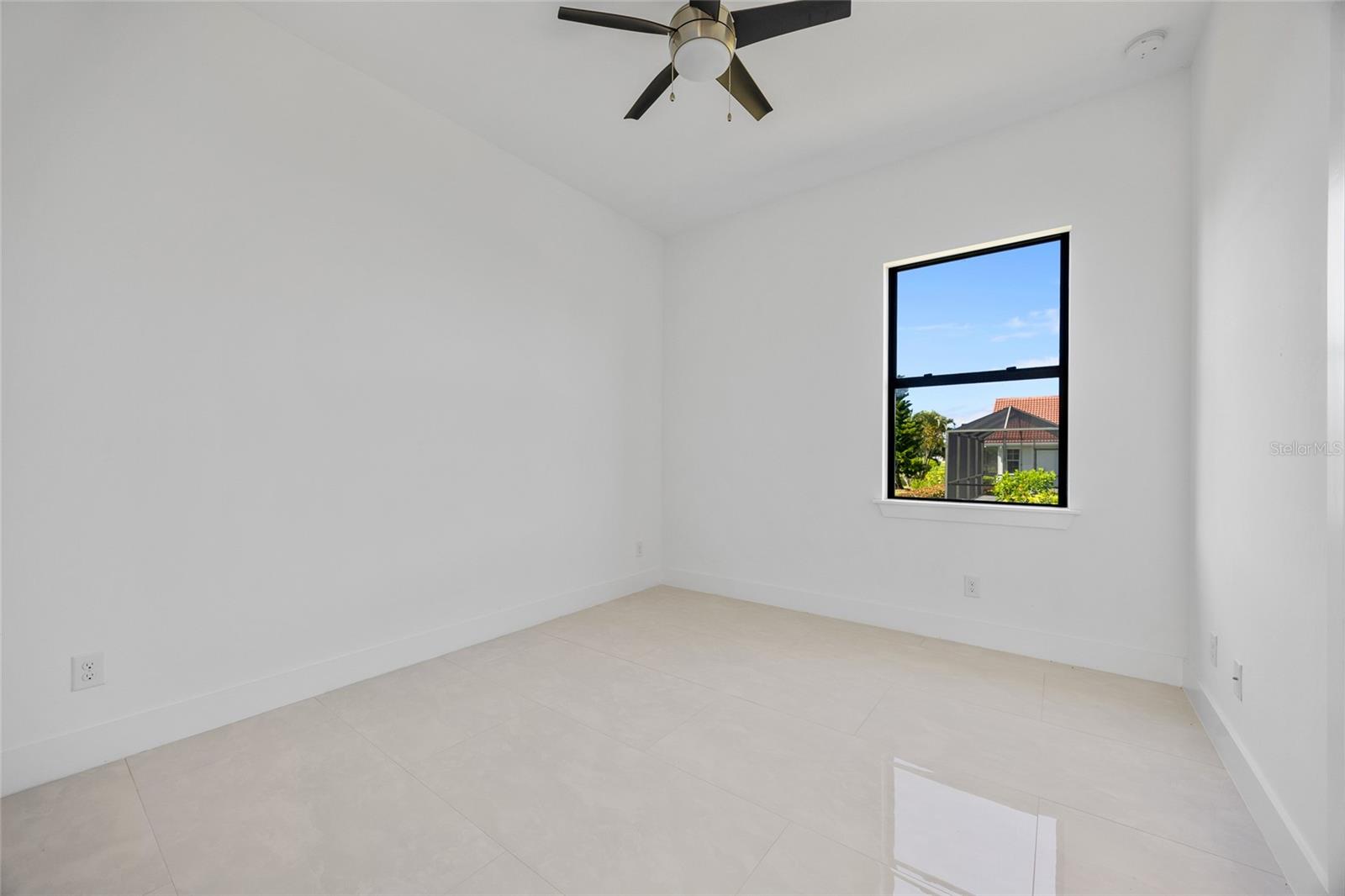 Image 25 of 38 For 16322 Nogales Court