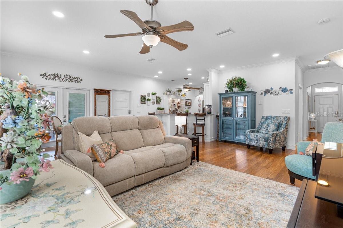 Image 14 of 47 For 233 Durrance Street