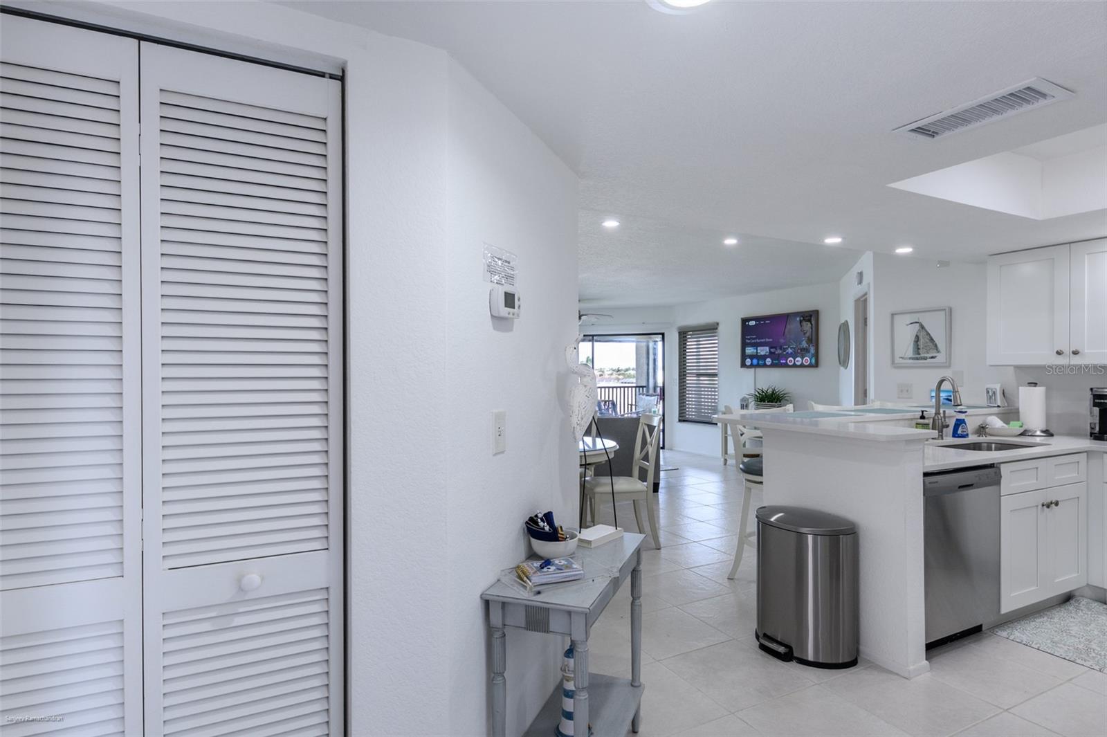 Image 6 of 44 For 2601 Marion Avenue 41c