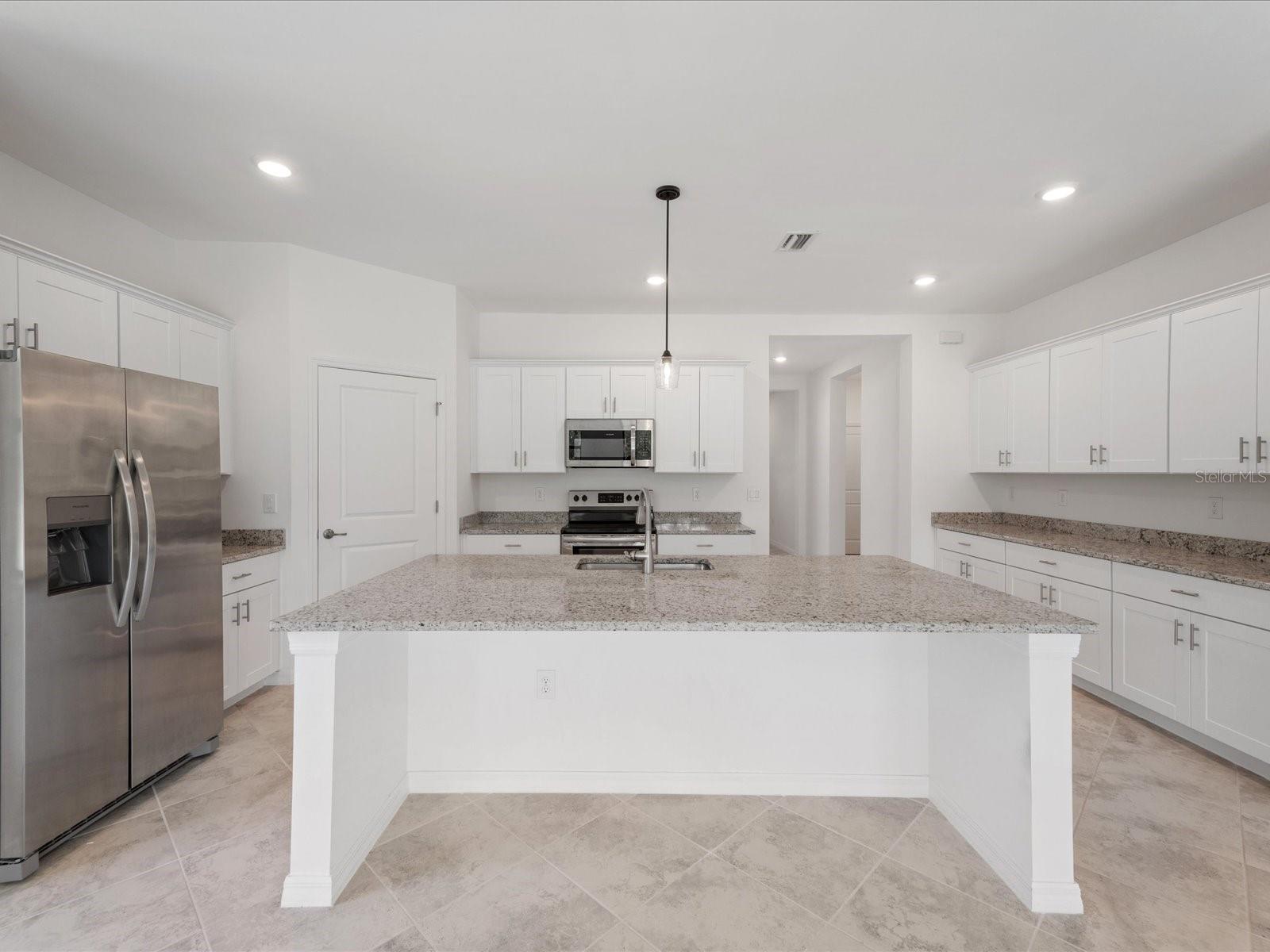 Image 11 of 48 For 2161 Gardenia Avenue