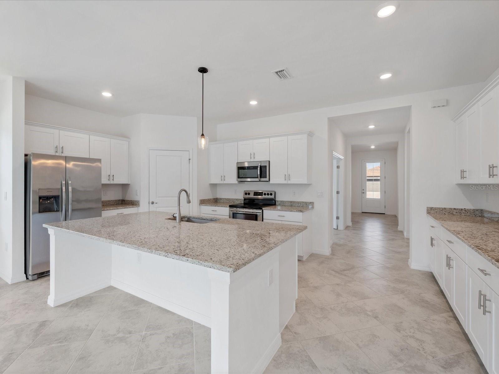 Image 9 of 48 For 2161 Gardenia Avenue