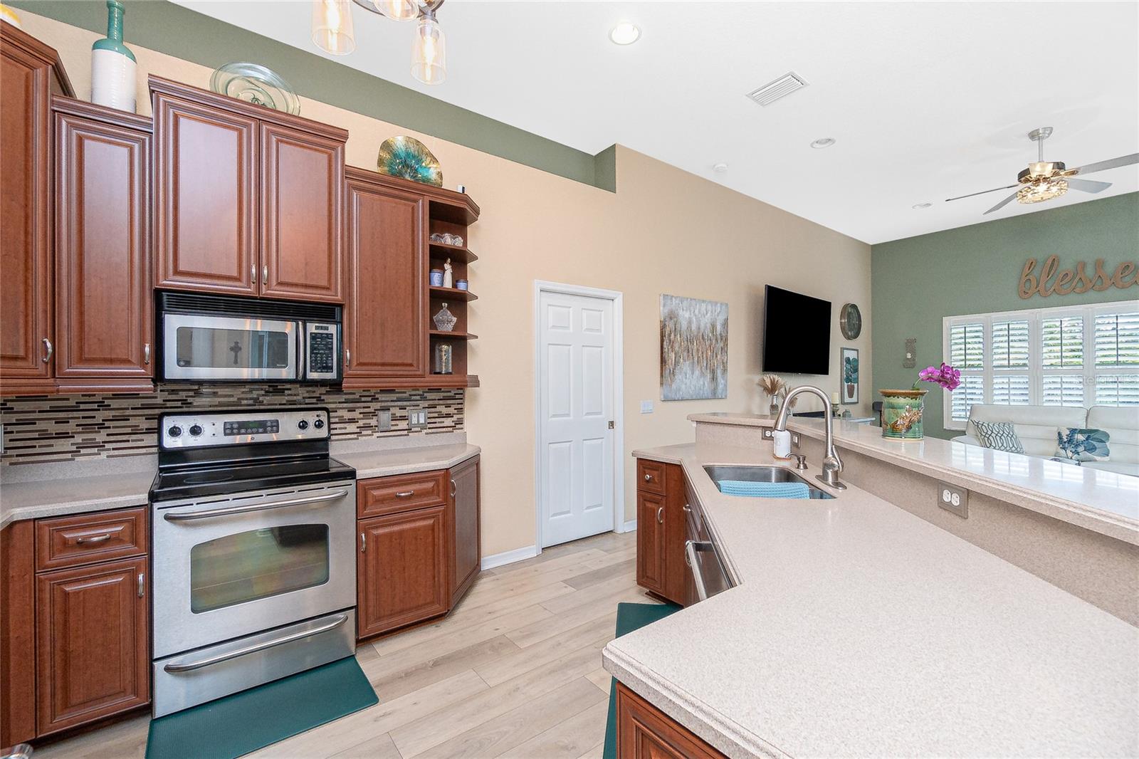 Image 9 of 60 For 9954 Audrey Street