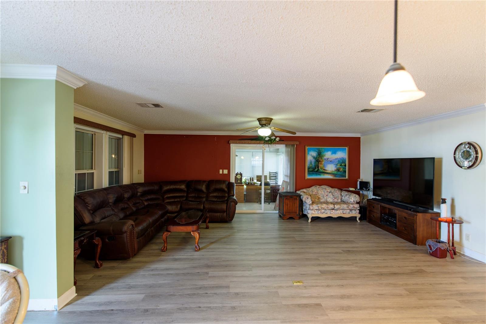 Image 4 of 26 For 53 Rotterdam Drive