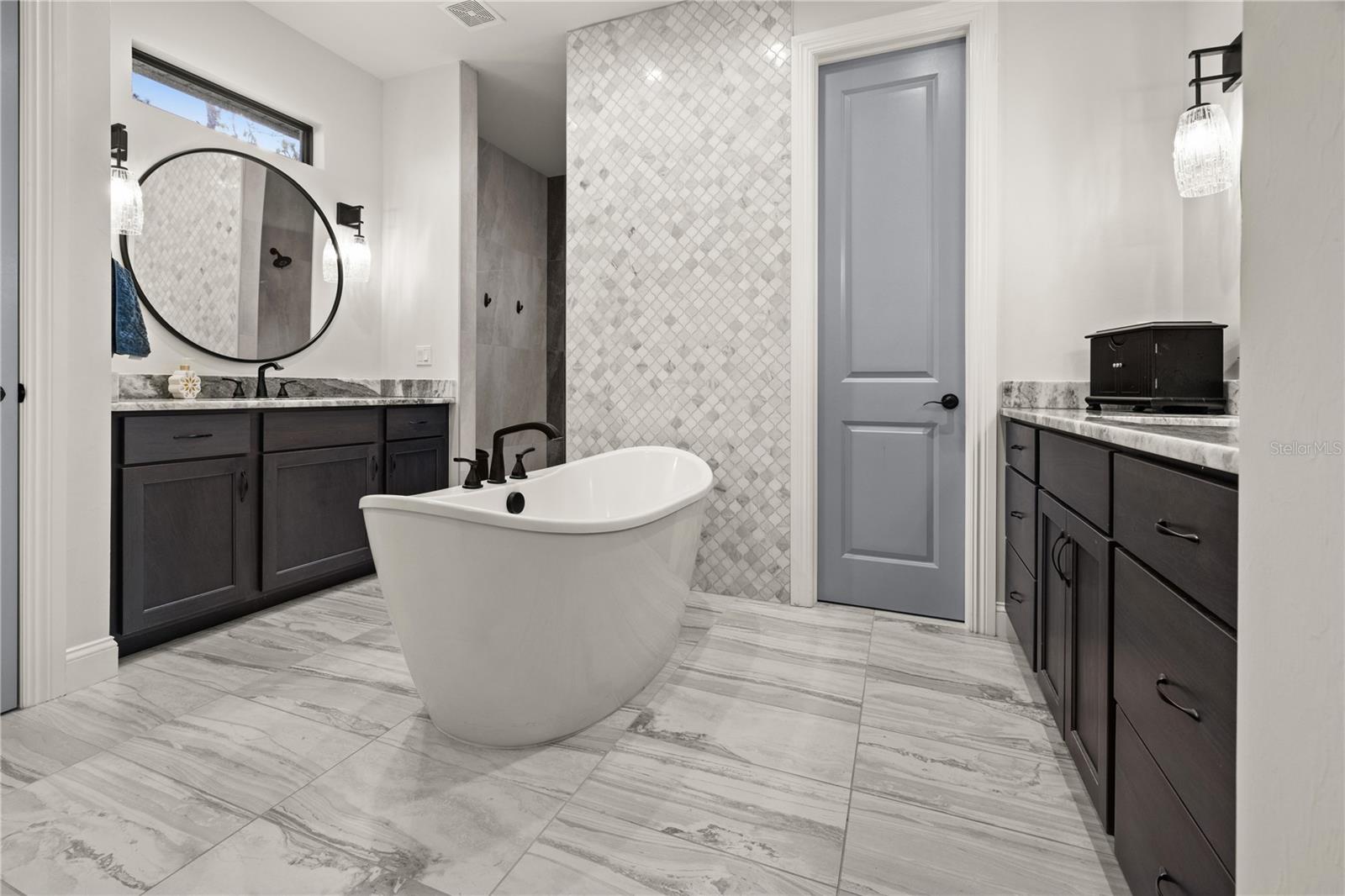 Image 38 of 94 For 12581 Eisenhower Drive