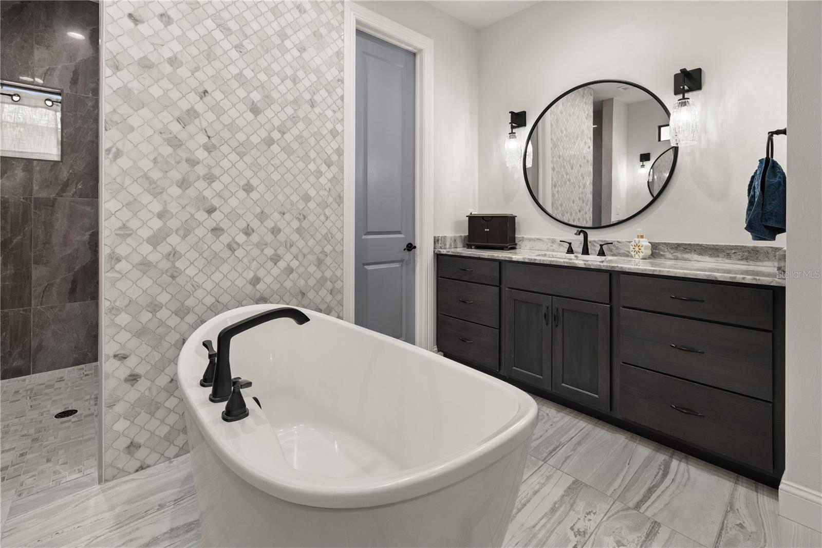 Image 39 of 94 For 12581 Eisenhower Drive