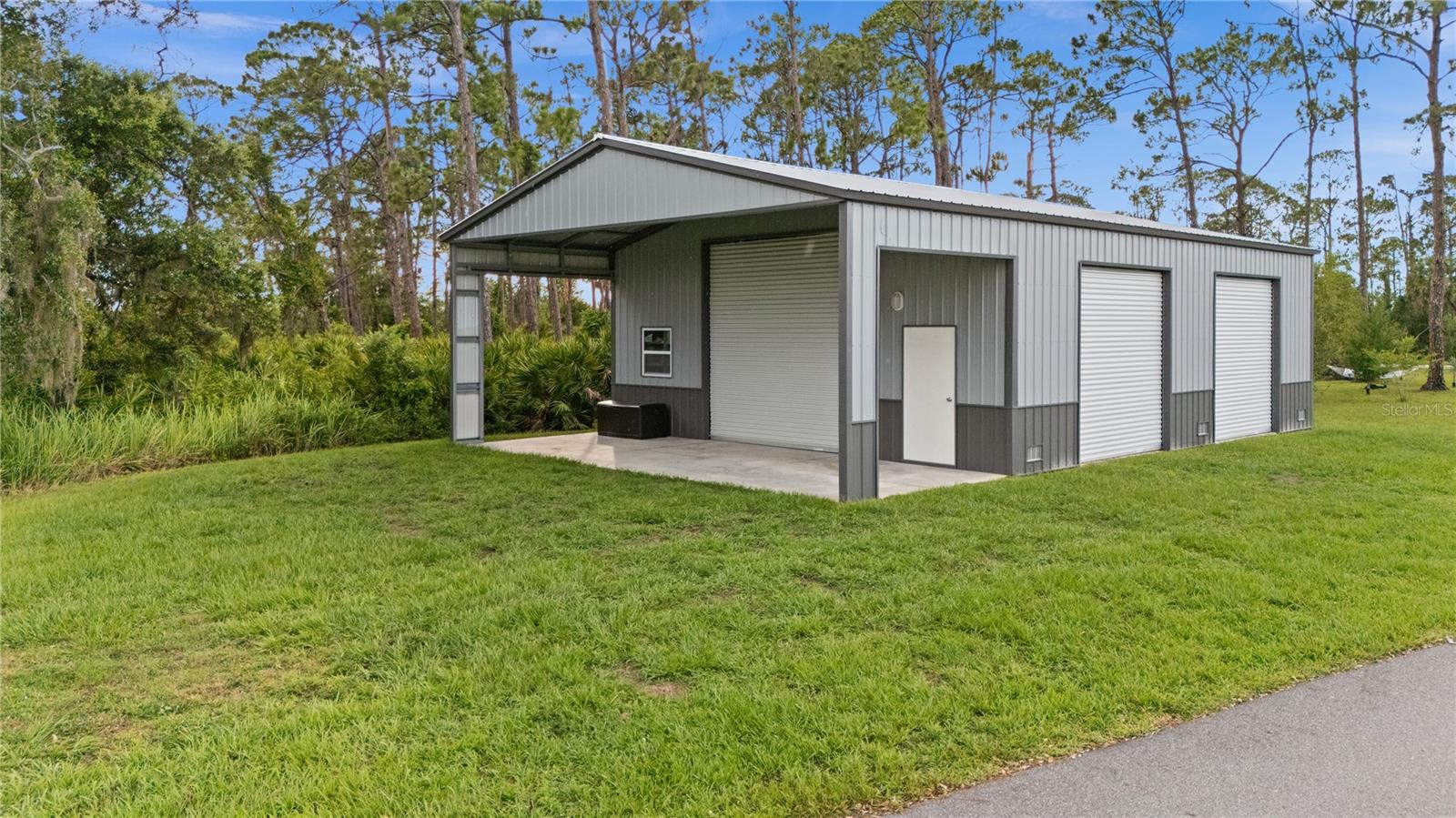 Image 4 of 94 For 12581 Eisenhower Drive