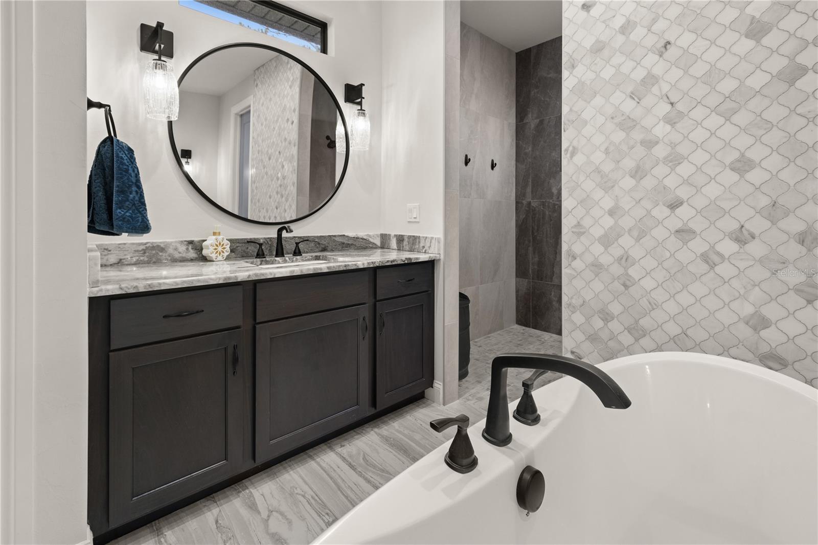 Image 40 of 94 For 12581 Eisenhower Drive