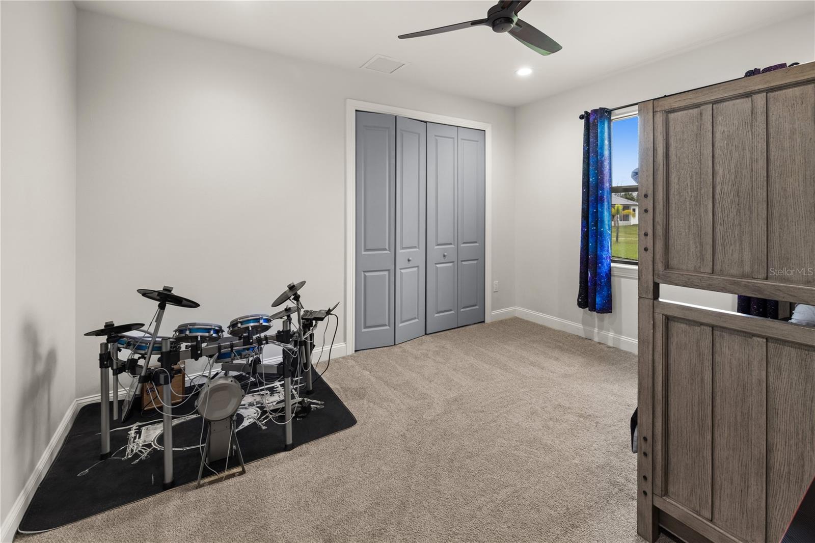Image 48 of 94 For 12581 Eisenhower Drive