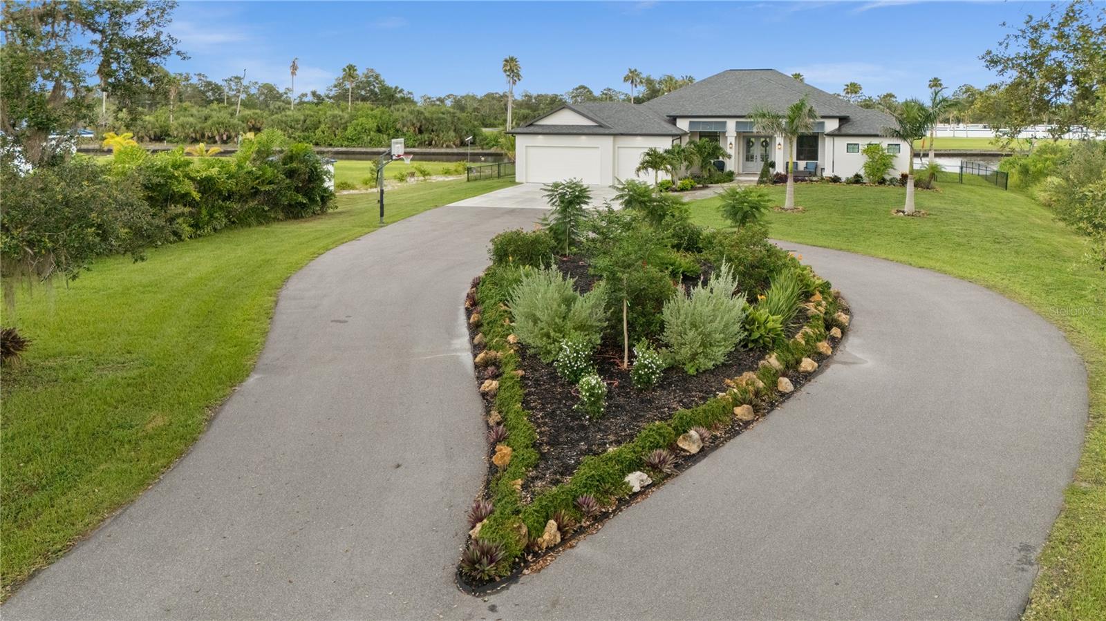 Image 9 of 94 For 12581 Eisenhower Drive