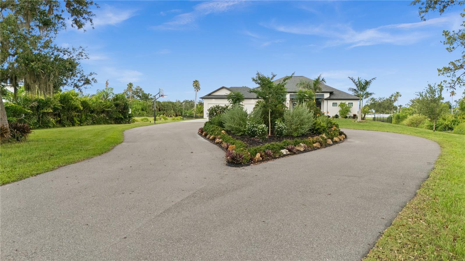 Image 90 of 94 For 12581 Eisenhower Drive