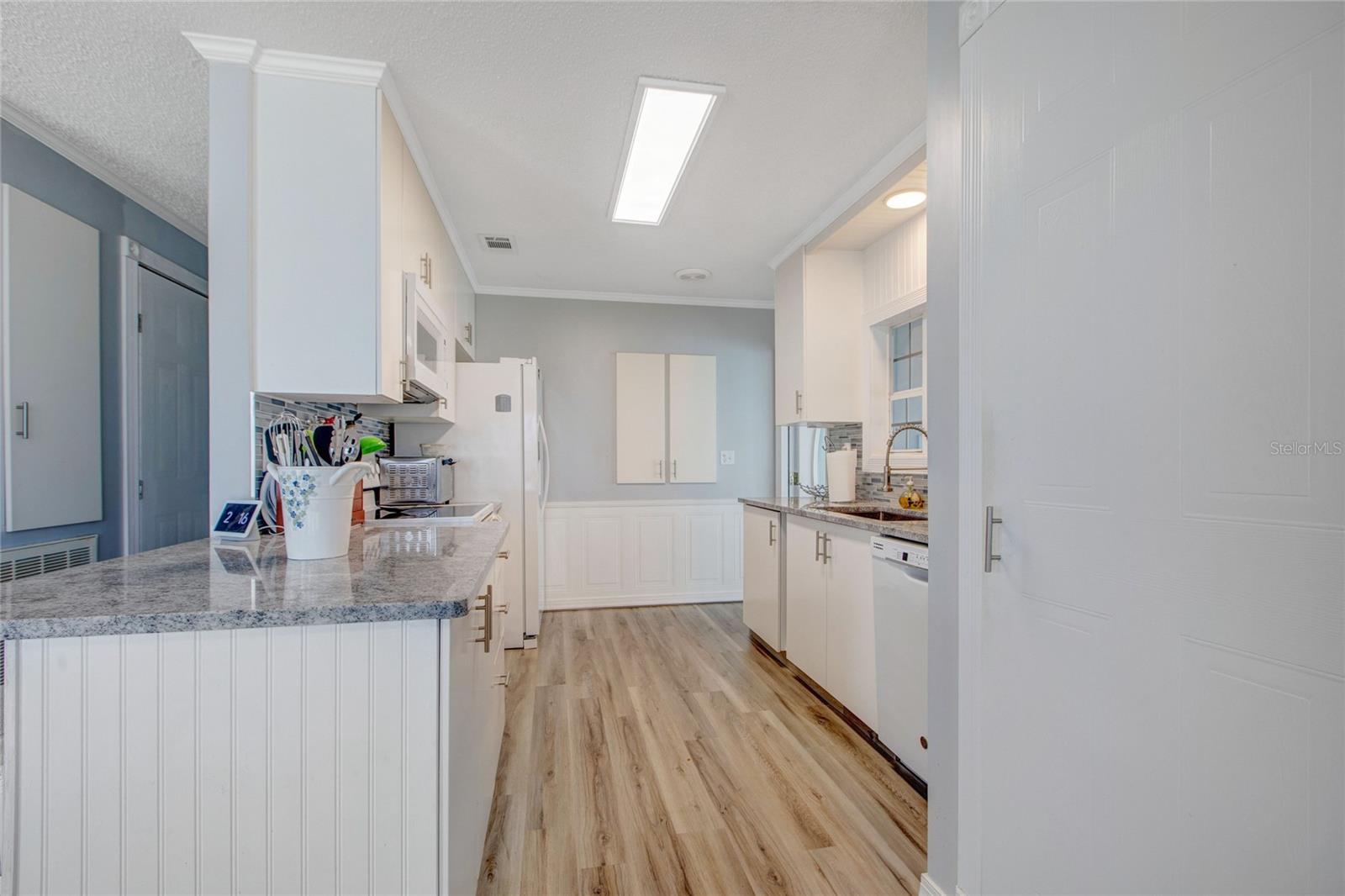 Image 7 of 62 For 2100 Kings Highway  685