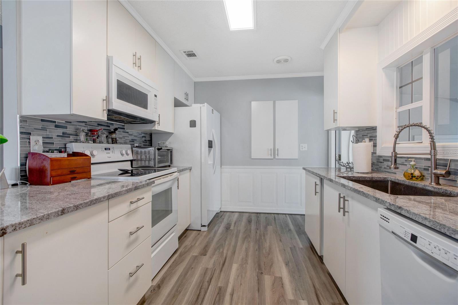 Image 9 of 62 For 2100 Kings Highway  685