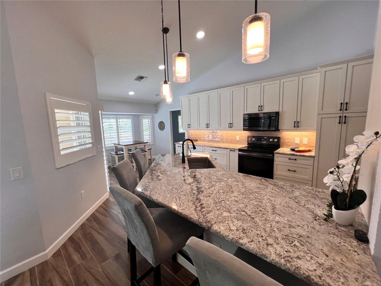 Image 4 of 28 For 5530 Almar Drive