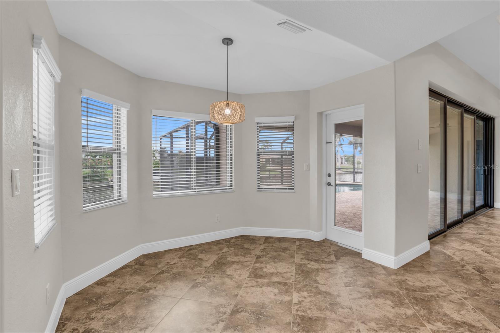 Image 12 of 38 For 915 33rd Terrace