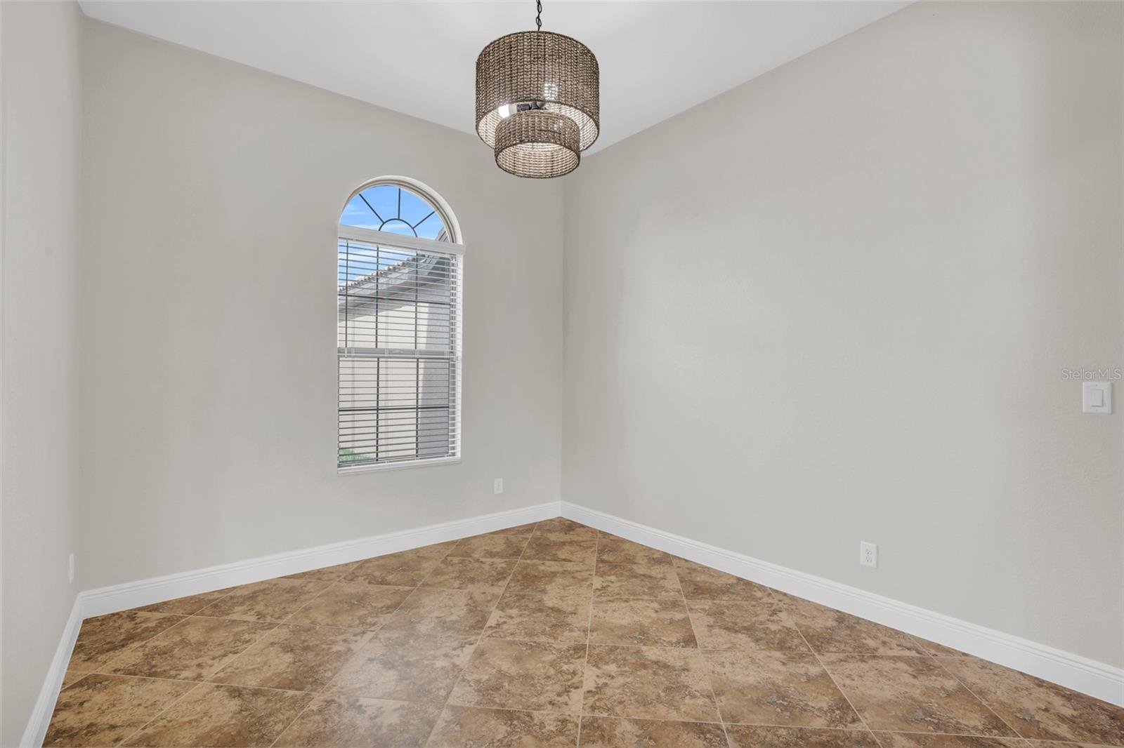 Image 13 of 38 For 915 33rd Terrace