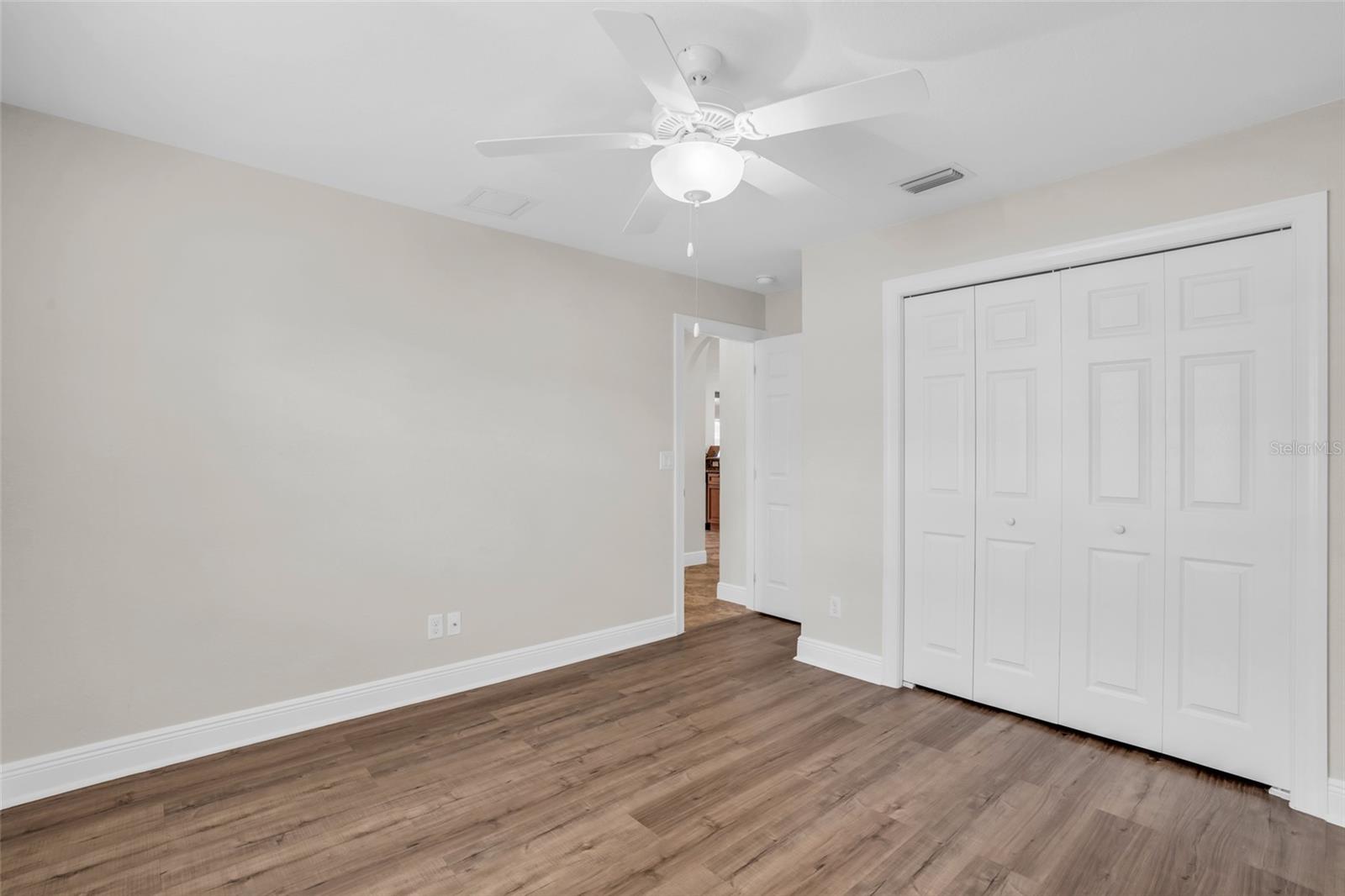 Image 18 of 38 For 915 33rd Terrace
