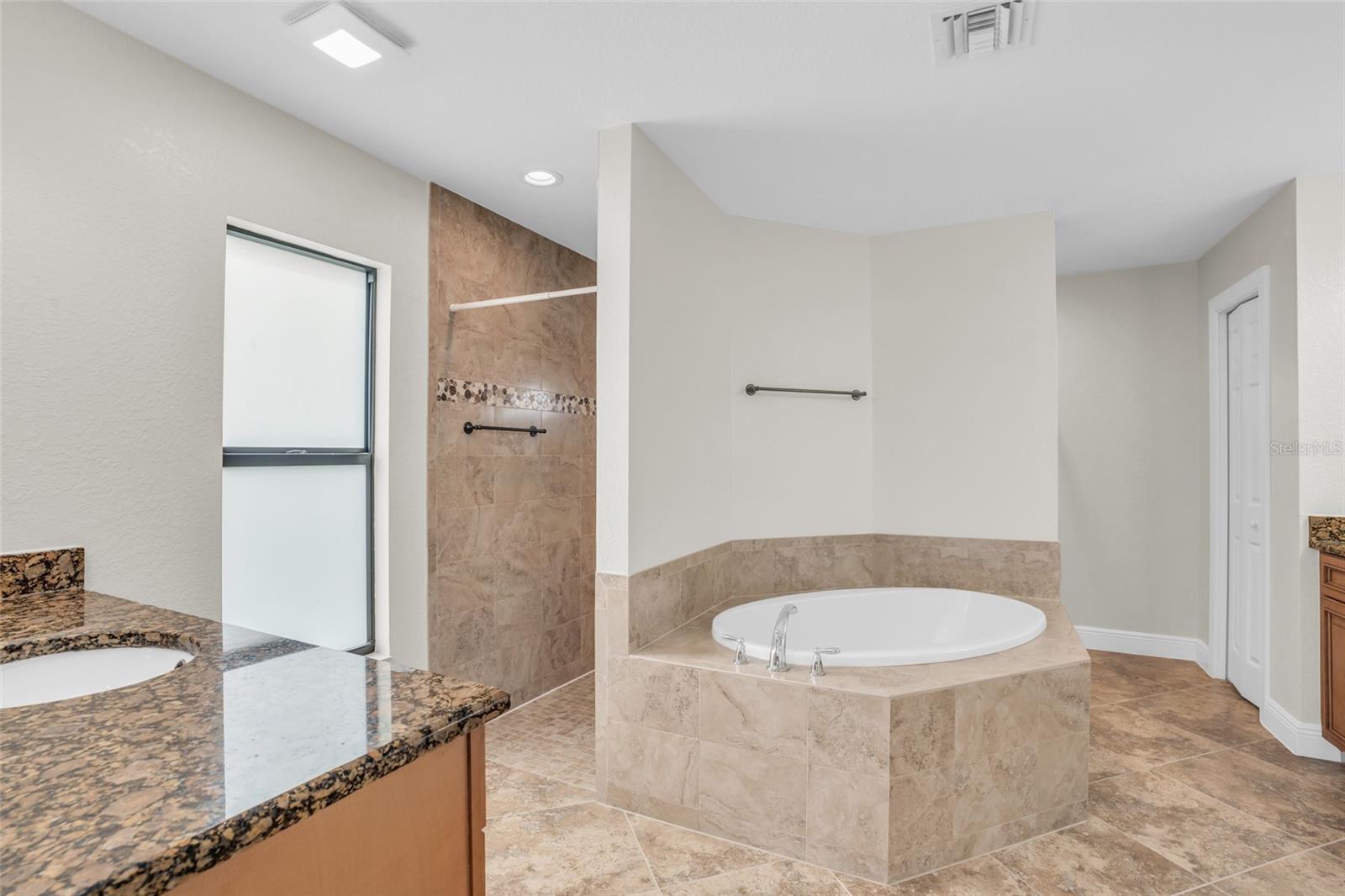 Image 24 of 38 For 915 33rd Terrace