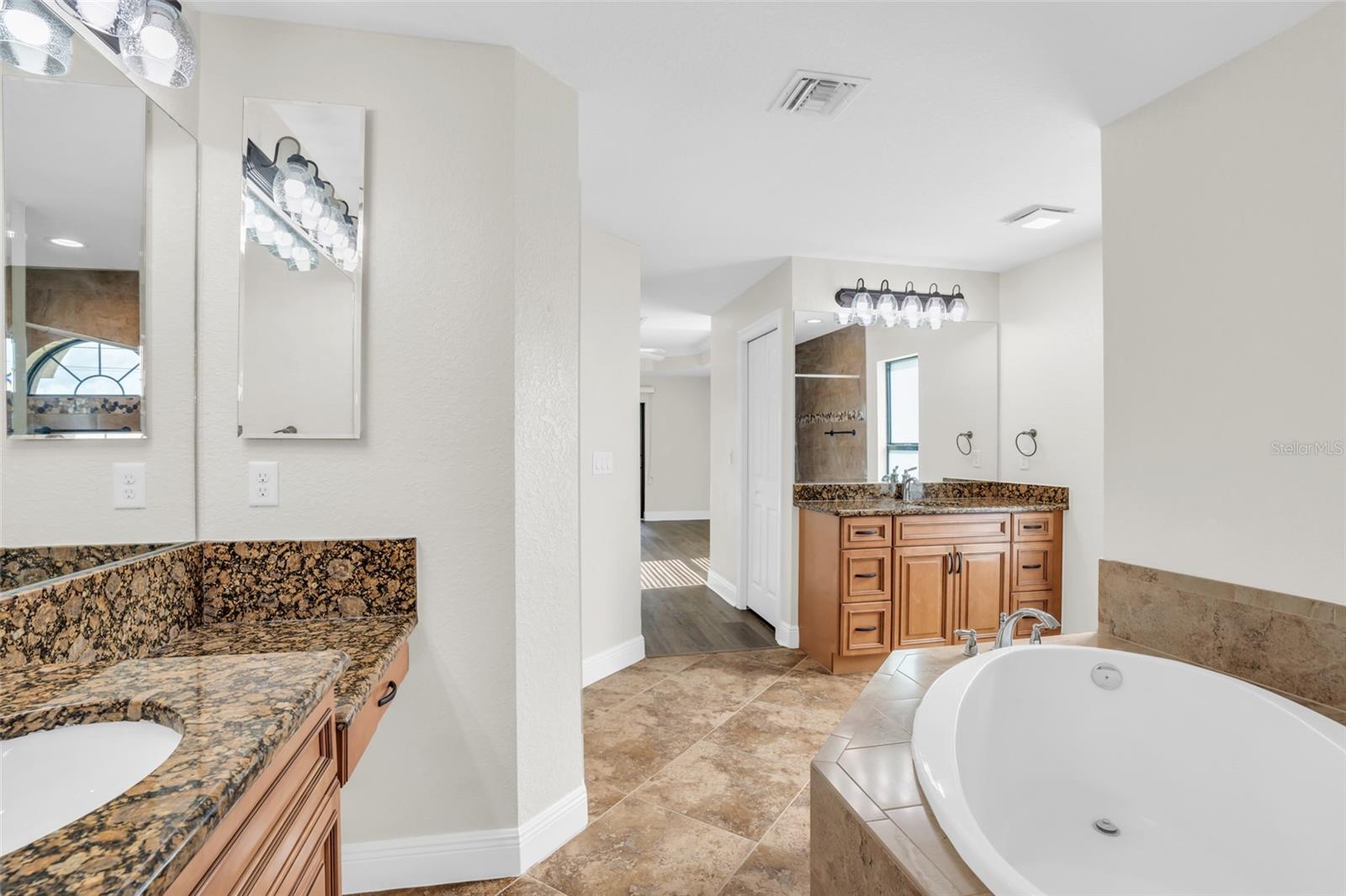 Image 25 of 38 For 915 33rd Terrace