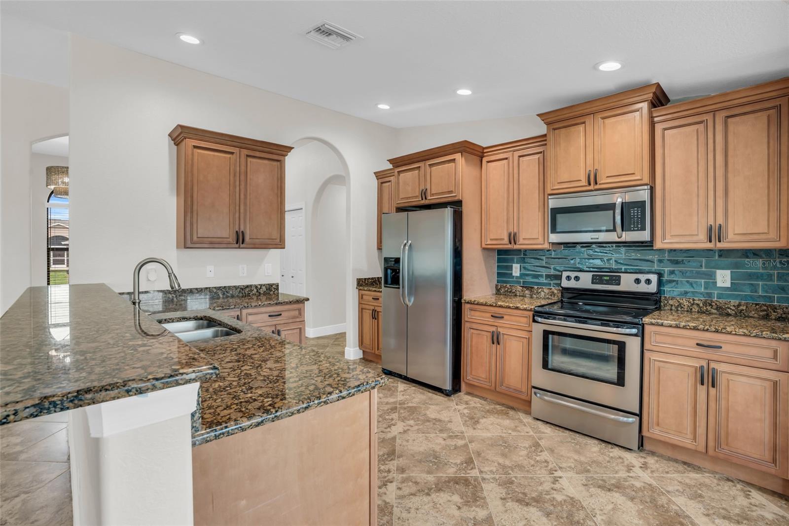 Image 3 of 38 For 915 33rd Terrace