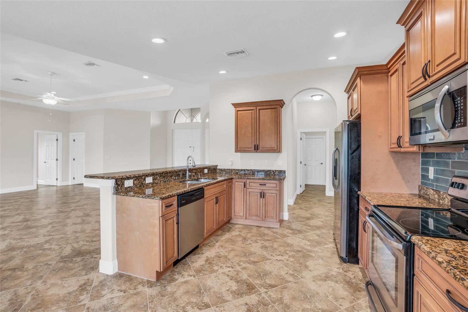 Image 5 of 38 For 915 33rd Terrace