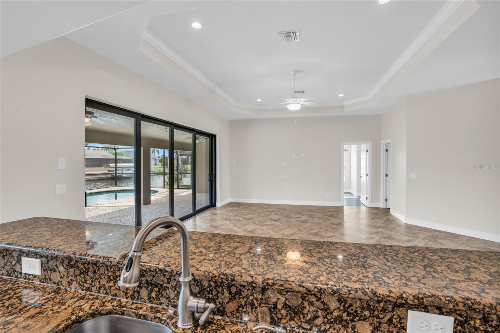 Image 6 of 38 For 915 33rd Terrace