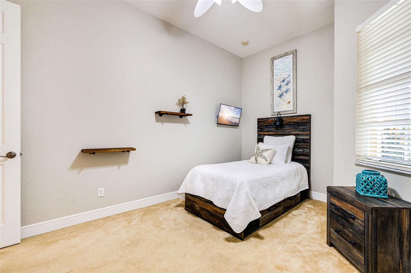 Image 31 of 53 For 24280 Riverfront Drive