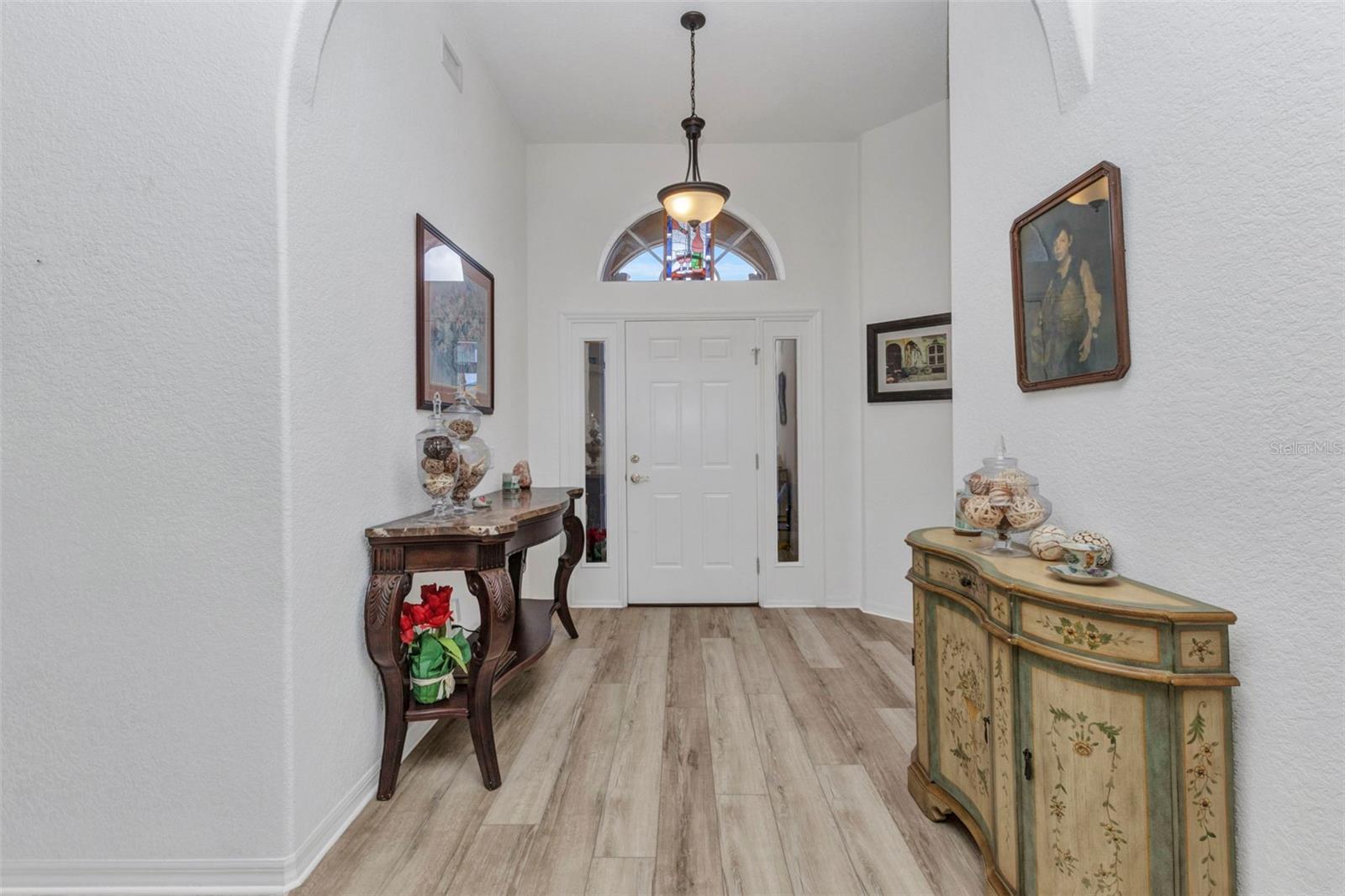 Image 4 of 42 For 24504 Buckingham Way