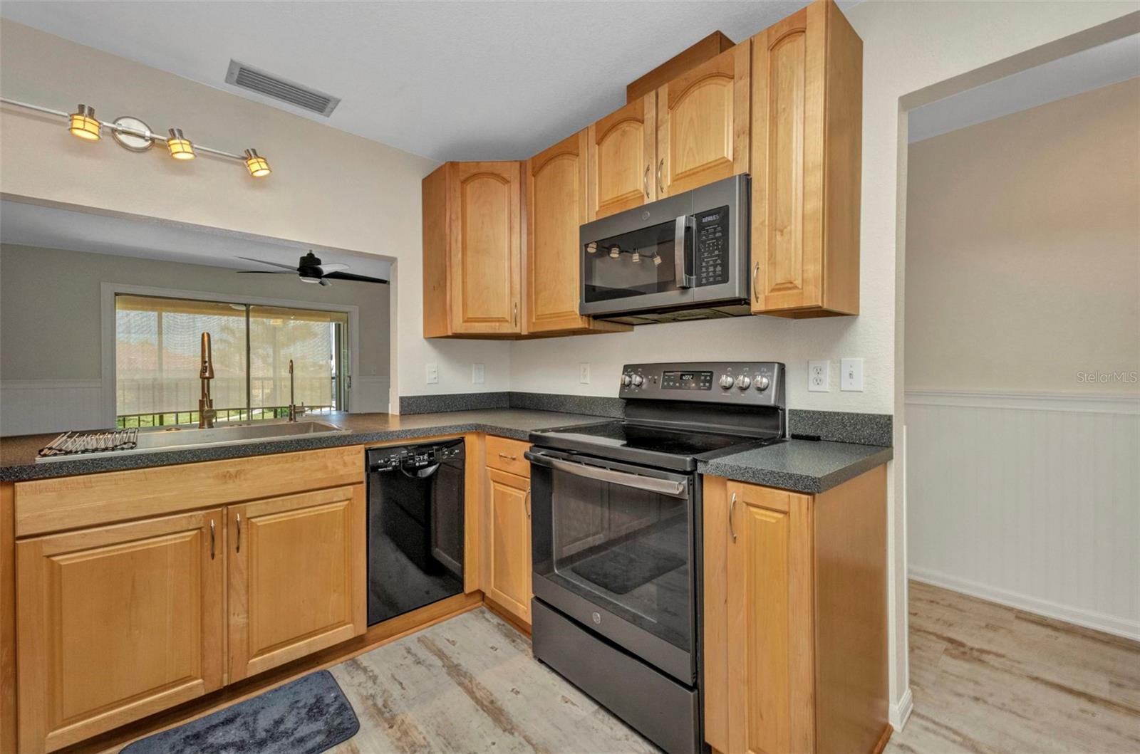 Image 10 of 41 For 1335 Mineo Drive G