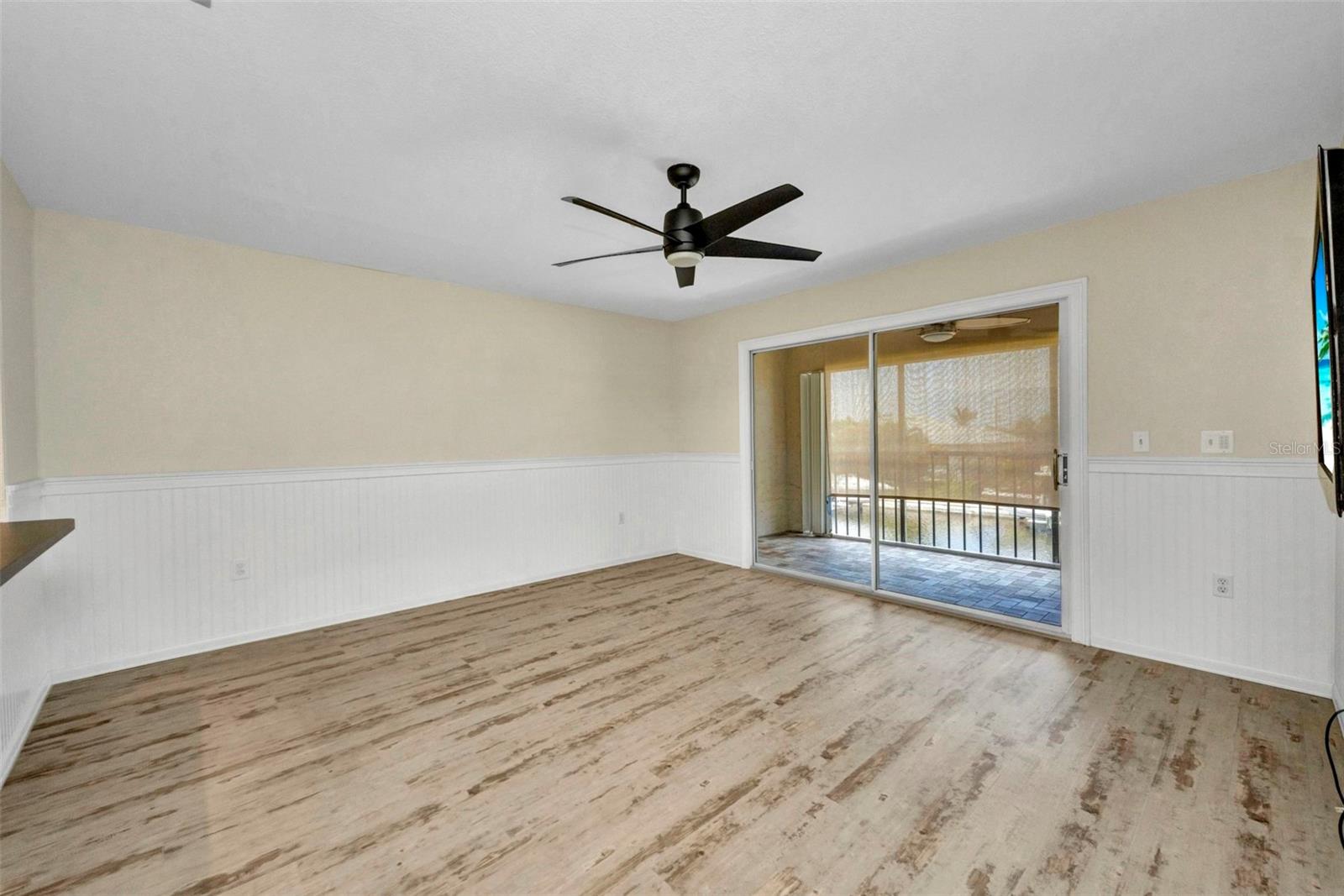 Image 15 of 41 For 1335 Mineo Drive G