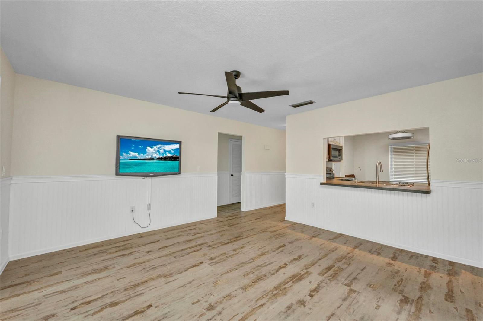 Image 18 of 41 For 1335 Mineo Drive G
