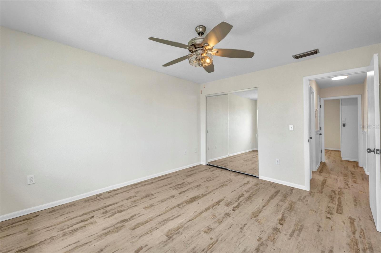 Image 22 of 41 For 1335 Mineo Drive G