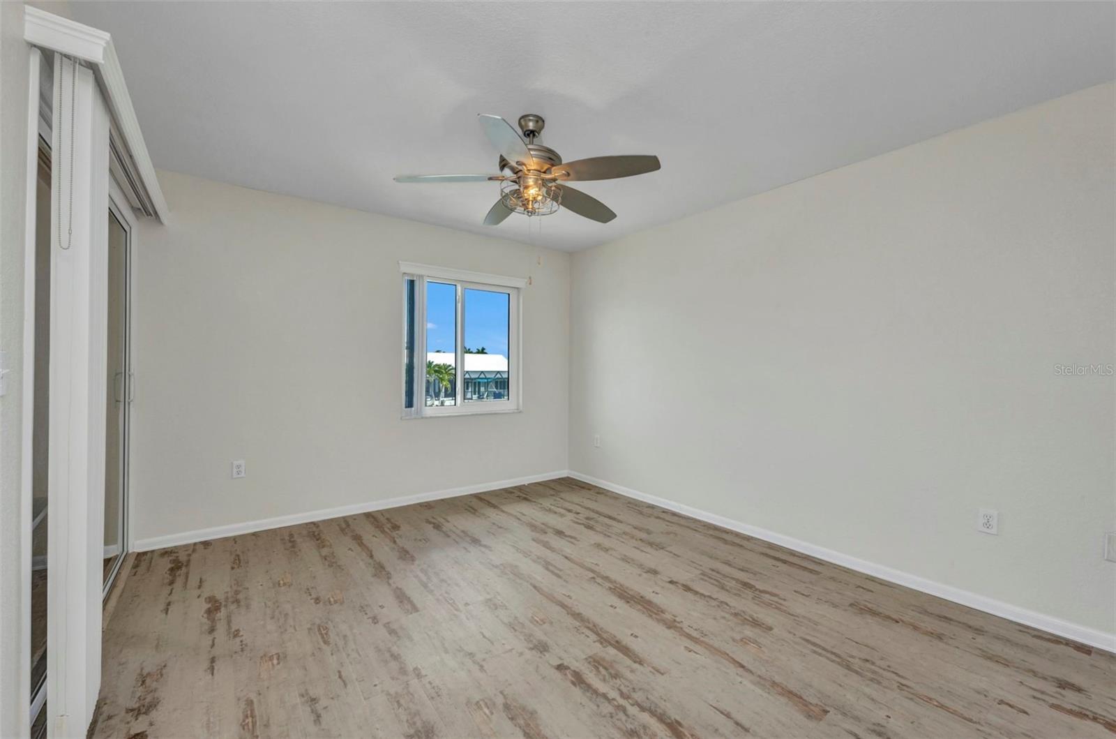Image 23 of 41 For 1335 Mineo Drive G