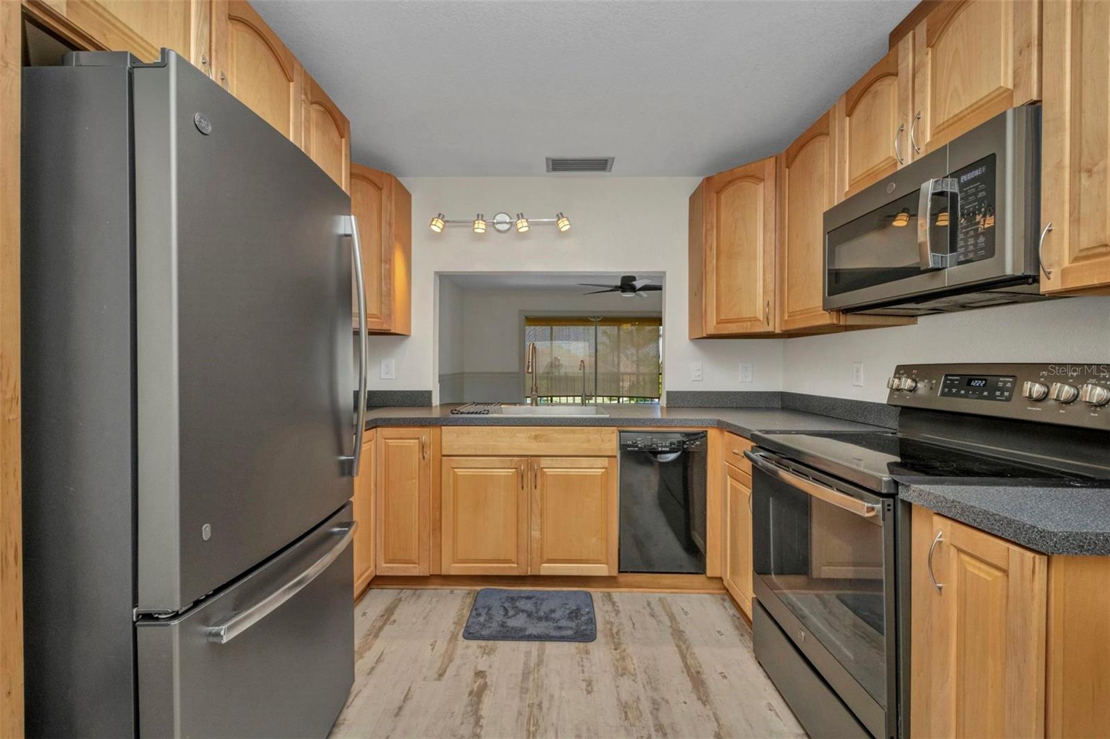 Image 4 of 41 For 1335 Mineo Drive G