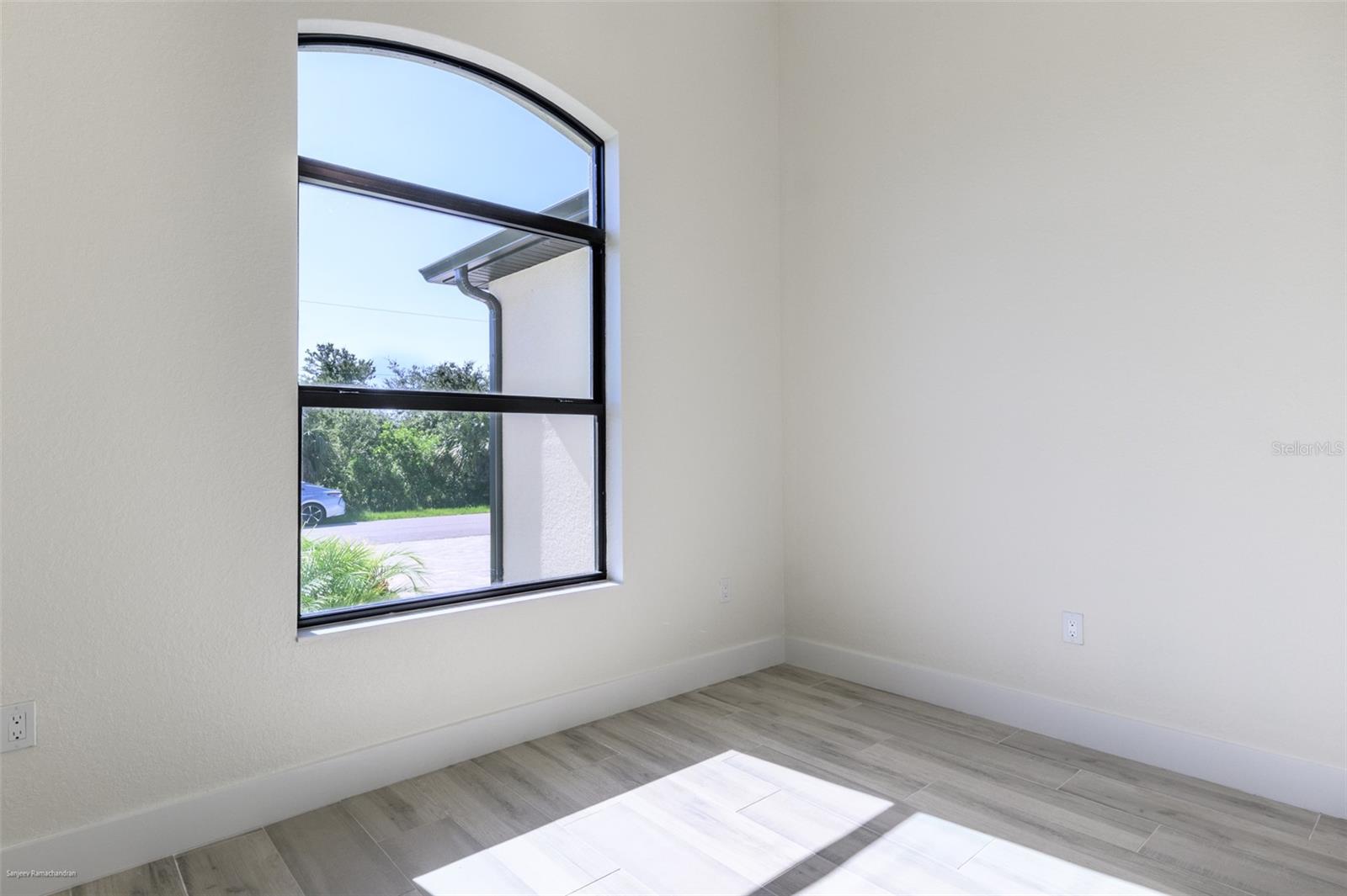 Image 17 of 47 For 9437 Galaxie Circle