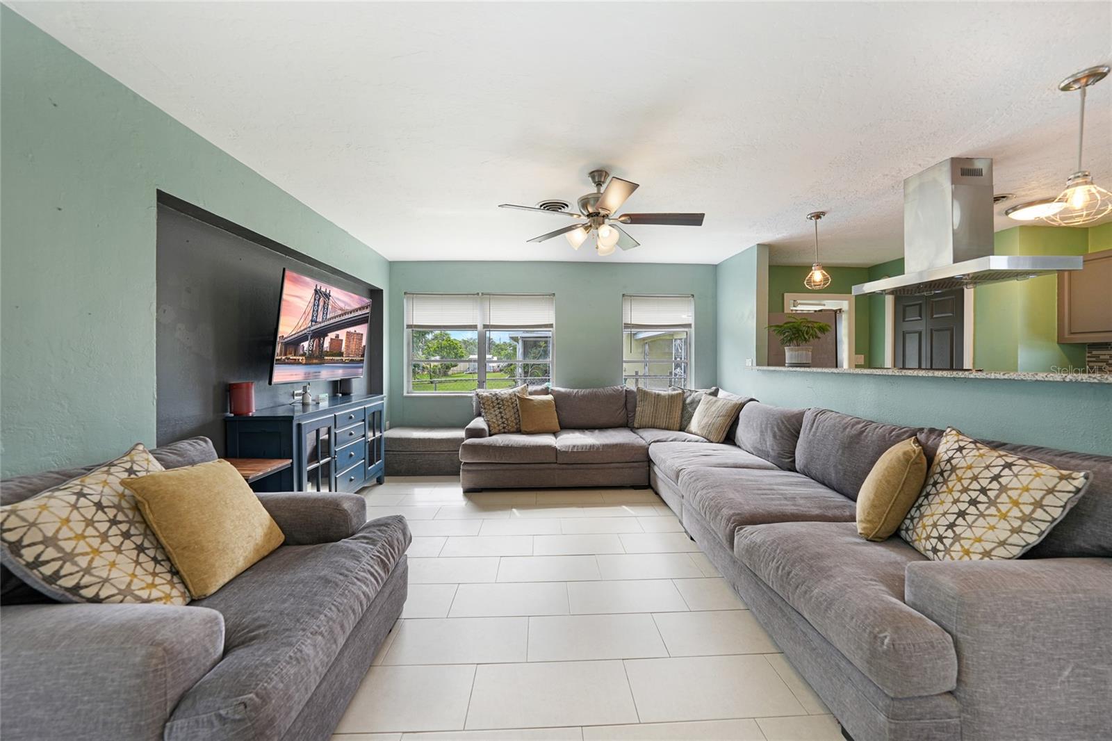 Image 10 of 33 For 21524 Edgewater Drive