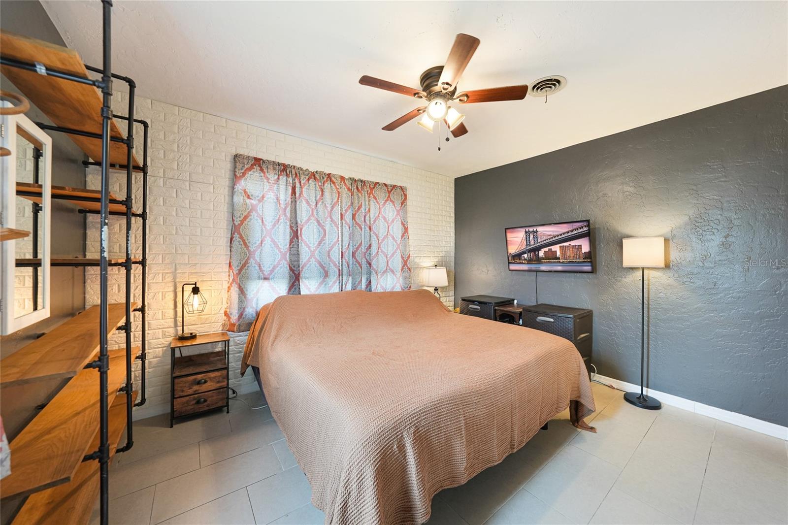 Image 13 of 33 For 21524 Edgewater Drive