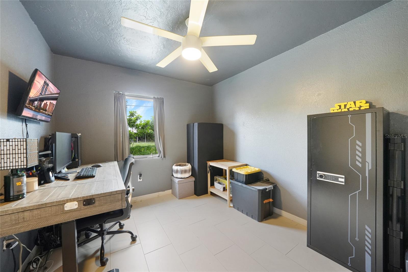 Image 17 of 33 For 21524 Edgewater Drive