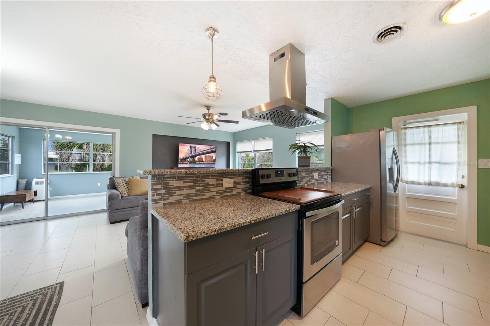 Image 6 of 33 For 21524 Edgewater Drive