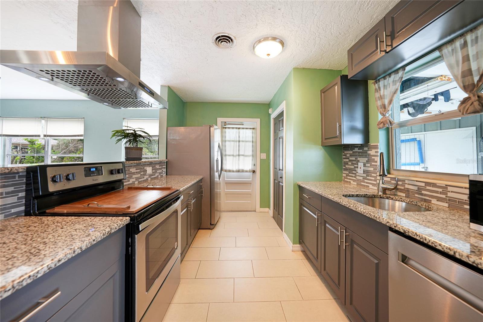 Image 7 of 33 For 21524 Edgewater Drive