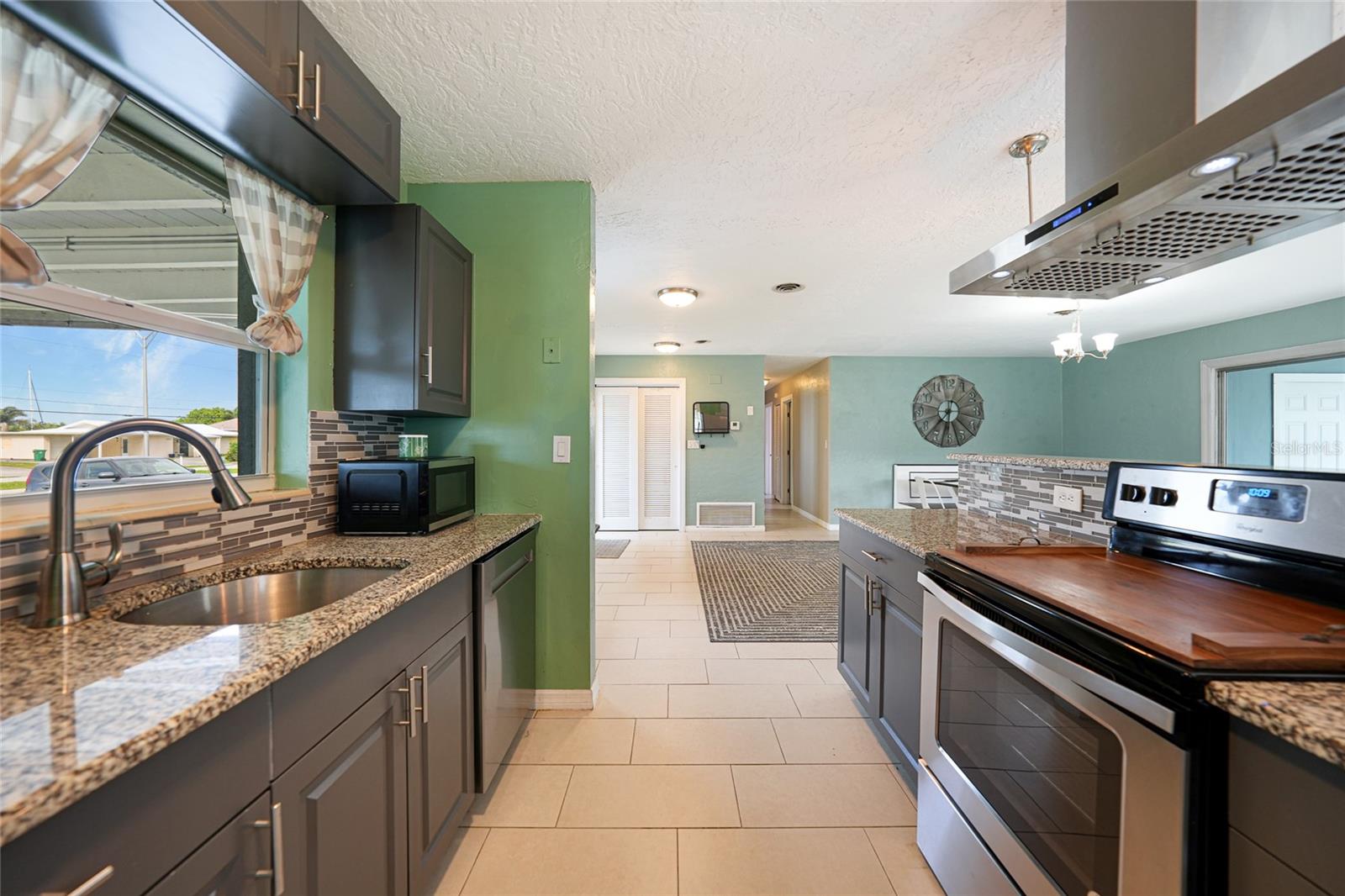 Image 8 of 33 For 21524 Edgewater Drive