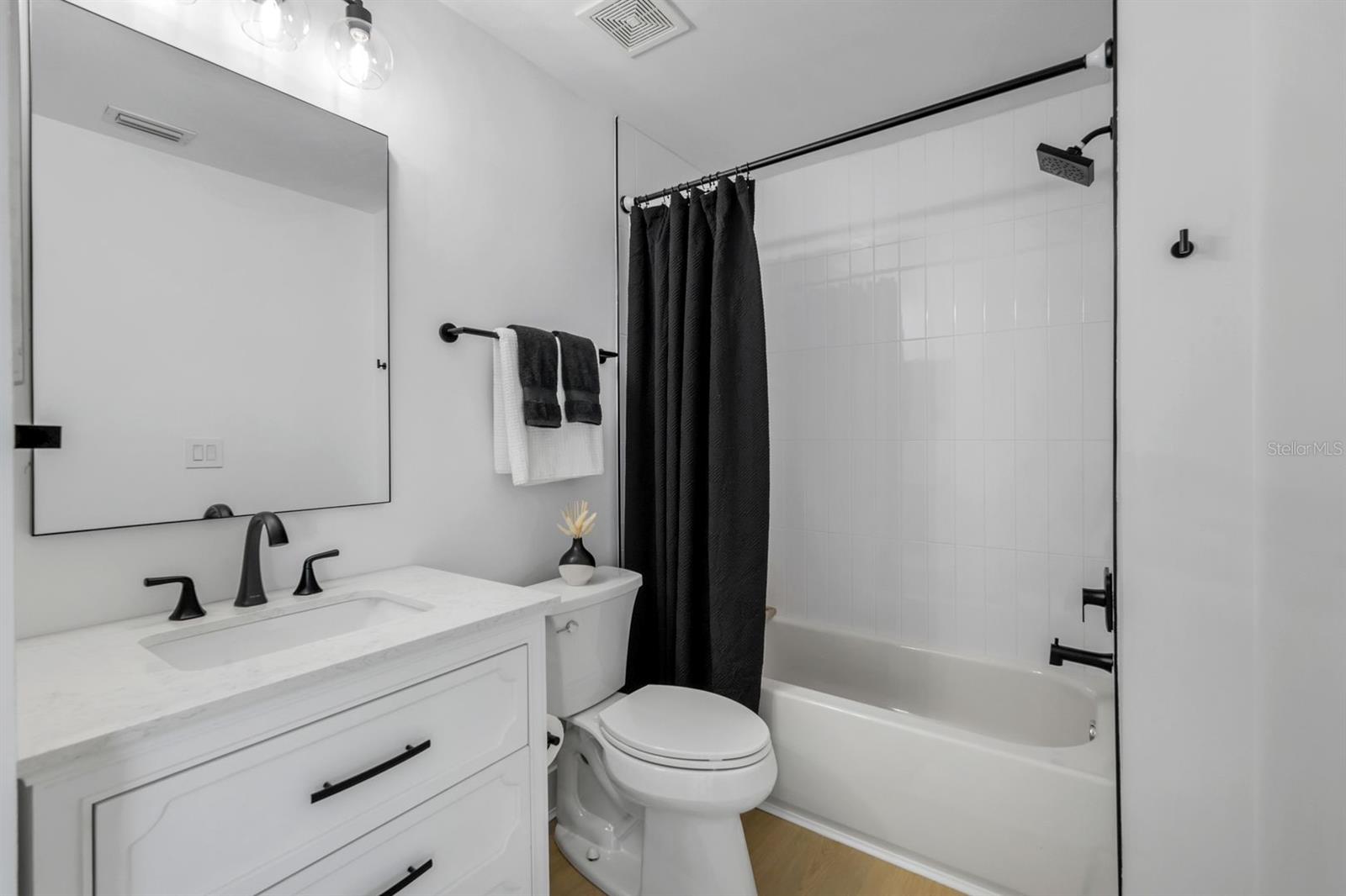 Image 19 of 36 For 10490 Spruce Pine Court