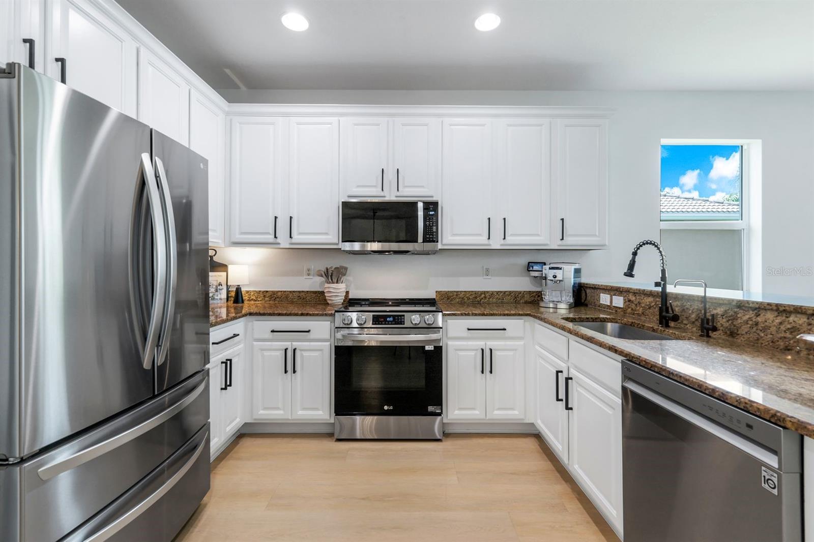 Image 7 of 36 For 10490 Spruce Pine Court