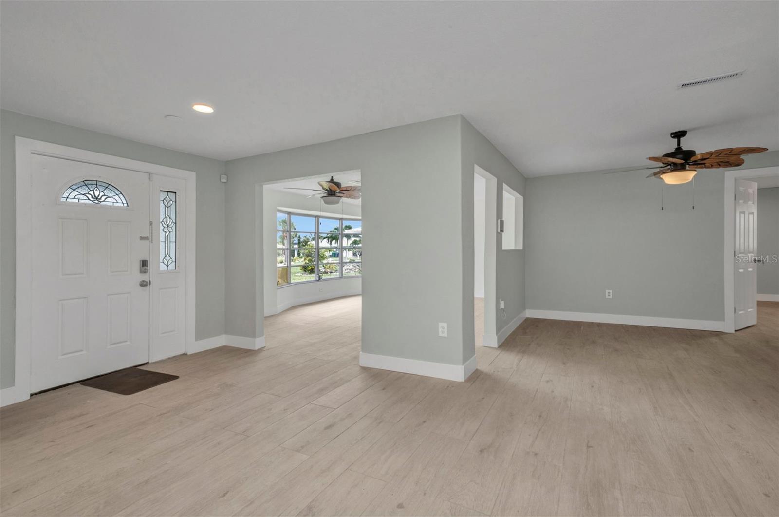 Image 2 of 100 For 114 Sinclair Street Se