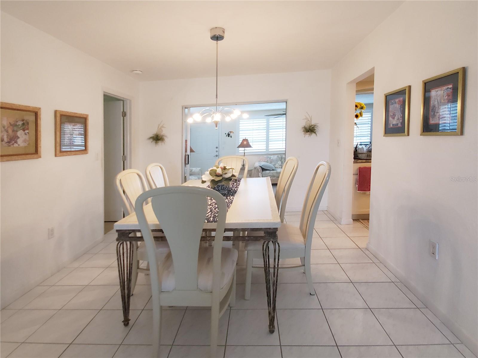 Image 4 of 59 For 2220 Broad Ranch Dr