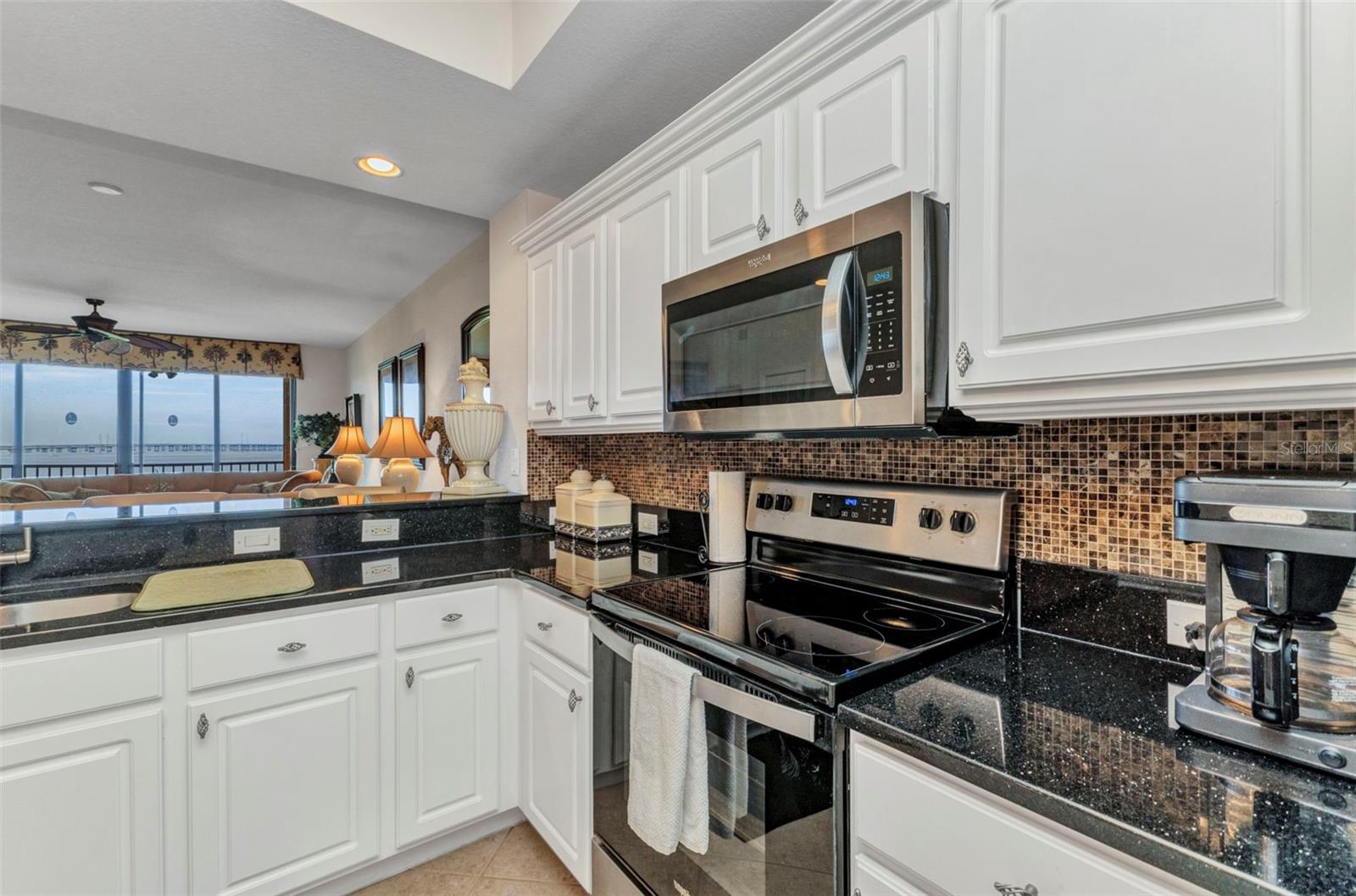 Image 10 of 58 For 900 Marion Avenue 1403