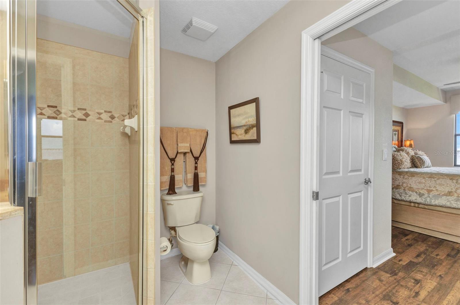 Image 21 of 58 For 900 Marion Avenue 1403