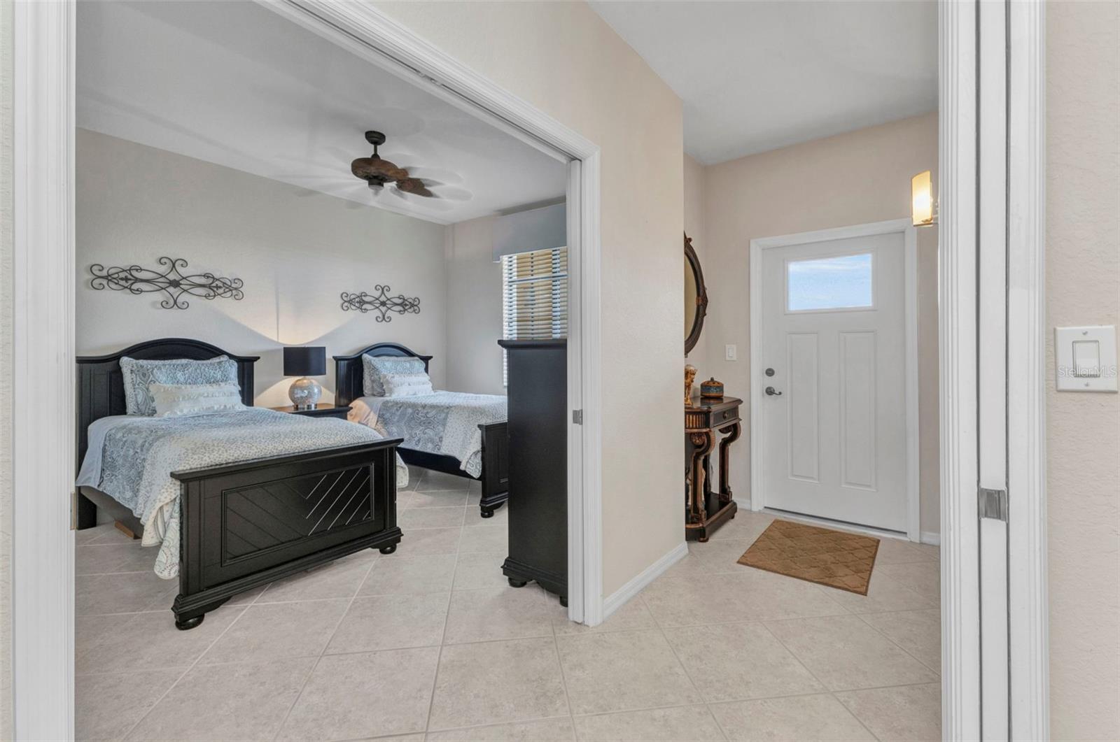 Image 31 of 58 For 900 Marion Avenue 1403