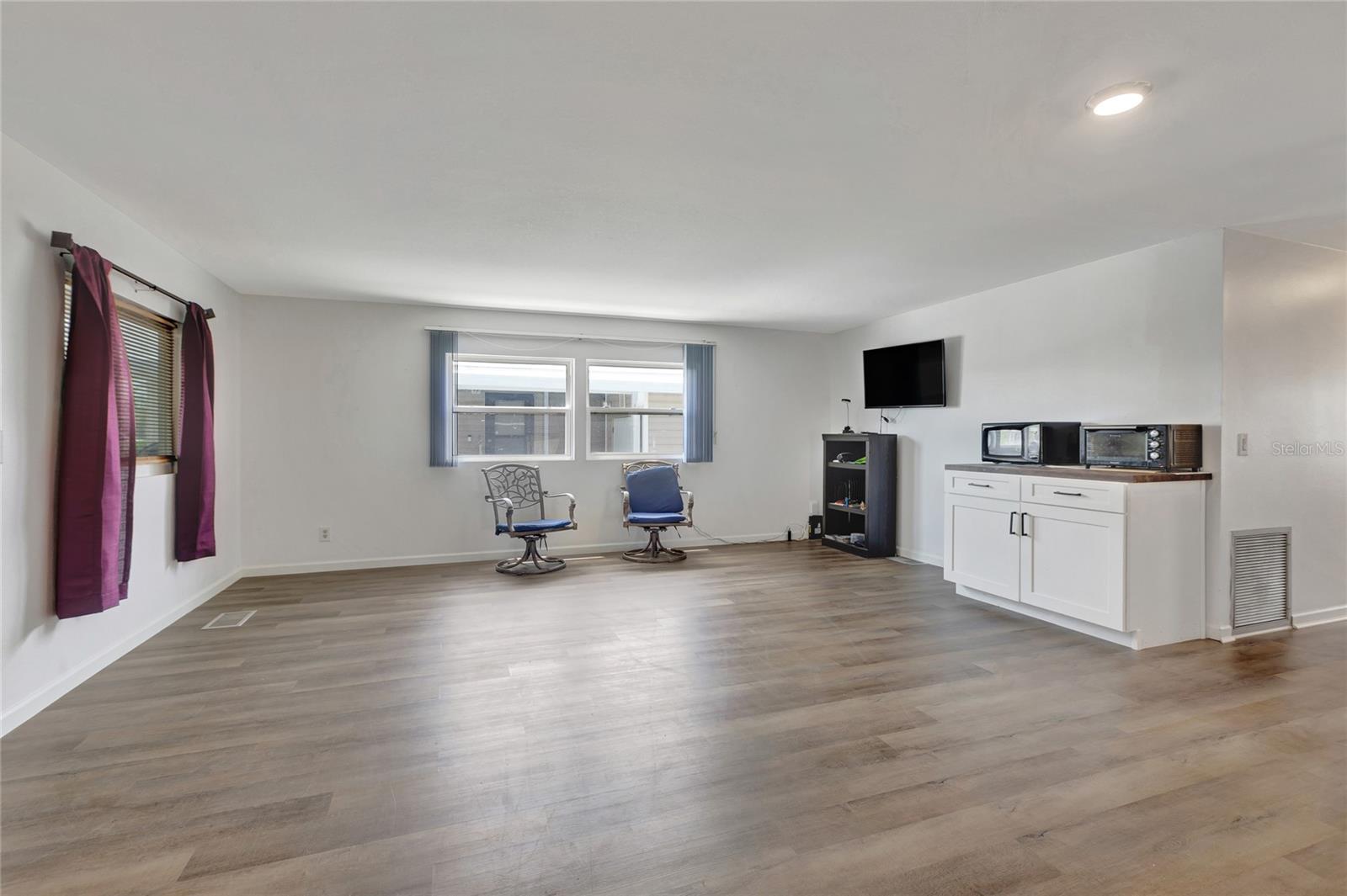 Image 11 of 64 For 2100 Kings Highway 1052