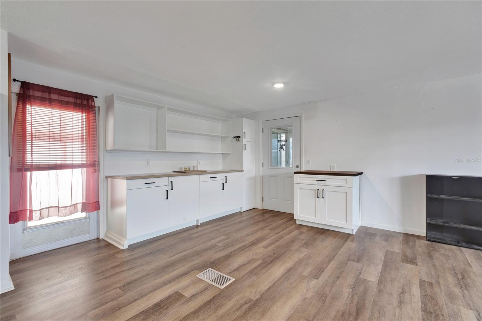 Image 12 of 64 For 2100 Kings Highway 1052